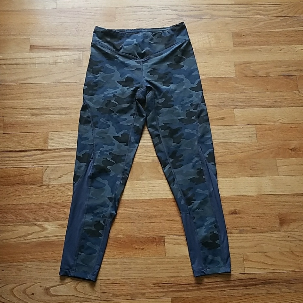 NEW Crane & Lion 7/8 Camo Legging